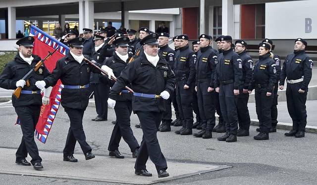 Policisté odjeli střežit hranice Makedonie a Srbska