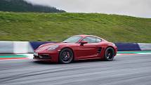 Porsche 718 Cayman GTS.