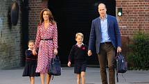 William a Kate pokračují v tradici a kladou u svých dětí také důraz na vzdělání. Devítiletý George, sedmiletá Charlotte a čtyřletý Louis chodí do Lambrook School v Berkshire. 
