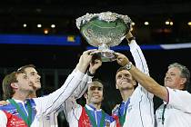 Čeští tenisté se radují z triumfu v Davis Cupu v roce 2012.