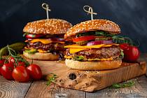 Dle výzkumu jsou burgery z masa výživnější než burgery rostlinné