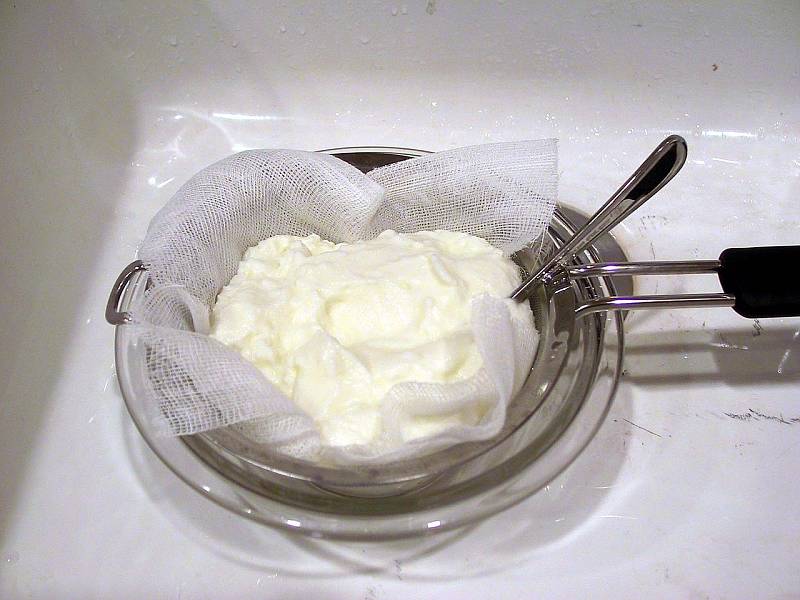 Bílý jogurt pomáhá bojovat proti vaginální infekci.