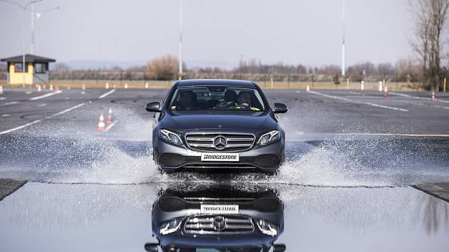 Testování pneumatik Bridgestone Turanza T005.