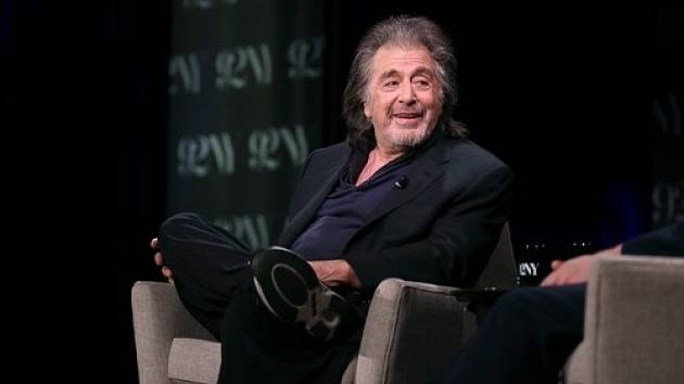 Al Pacino se ve svých 83 letech stane počtvrté otcem. 