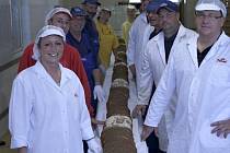 Nejdelší chléb v Česku měří 11 metrů a váží 72 kilogramů.