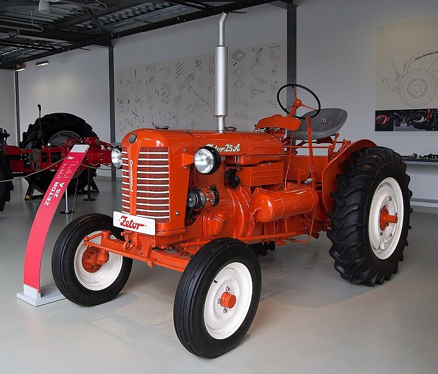 První sériově vyráběný traktor Zetor 25A.