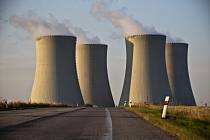 Jaderná elektrárna Temelín, chladící věže. Ilustrační foto.