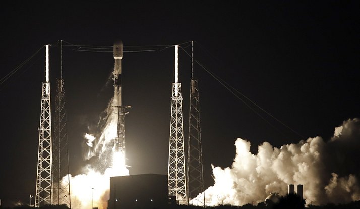 Z Mysu Carneval na Floridě se dnes uskutečnil odložený start rakety Falcon 9 americké soukromé společnosti SpaceX s nákladem 60 družic satelitní sítě Starlink