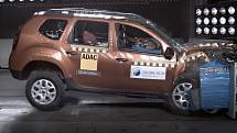 Dacia Duster při crash testech Global NCAP.