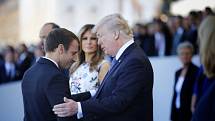 Emmanuel Macron (vlevo) a Donald Trump.