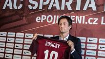 Tomáš Rosický bude ve Spartě oblékat dres s číslem 10.