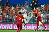 Fotbalisté Česka (bílé dresy) se v pátek večer představili v Podgorici, kde vyzvali domácí Černou Horu.
