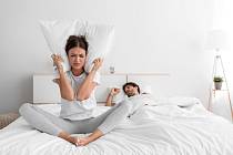 Pro dobrý spánek je třeba odstranit z ložnice rušivé vlivy