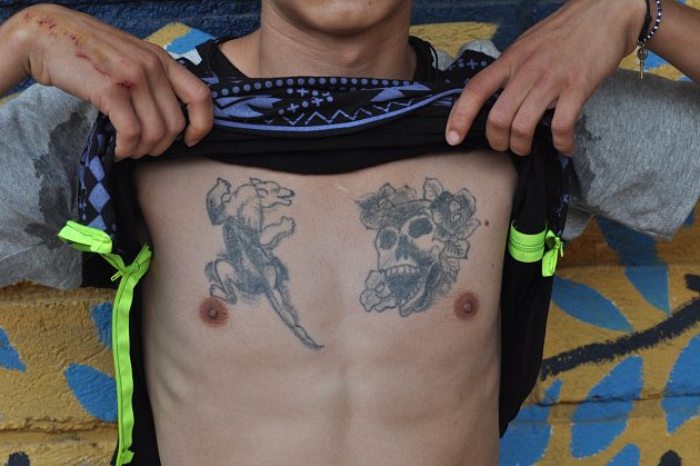 Četnými tetováním jsou členové kriminální organizace Mara Salvatrucha proslulí