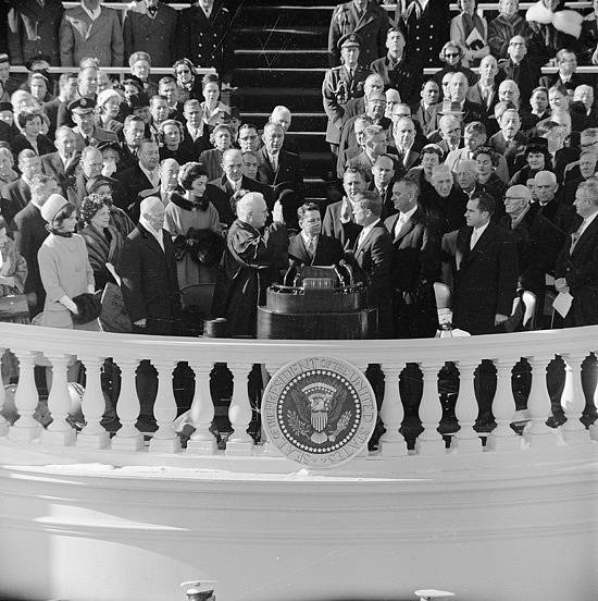 Inaugurace Johna Fitzgeralda Kennedyho se odehrála 20. ledna 1961. Kennedy byl prvním prezidentem, na jehož inauguraci byla čtena báseň, později se z toho stala tradice.