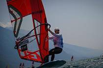 Karlu Lavickému se na jezeře Garda v olympijské třídy iQFoil dařilo