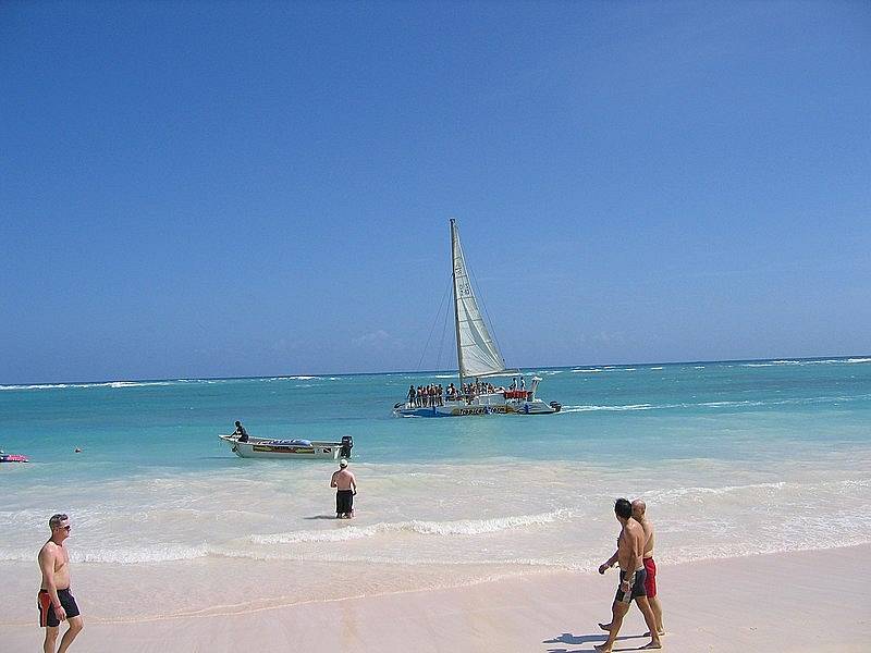 Letovisko Bávaro v Dominikánské republice nabízí jednu z nejhezčích pláží světa, voda je průzračná.