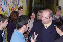 Ministr zemědělství  Ivan Fuksa navštívil v pondělí 7. února 2011 Základní školu 28. října Příbram, kterou sám jako žák navštěvoval. Prohlédl si budovu, odpověděl žákům na dotazy a předal škole dar v podobě unikátního Atlasu české krajiny.