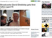  Známý britský televizní moderátor David Dimbleby dokázal, že na tetování není nikdy pozdě a první si nechal udělat ve svých 75 letech.