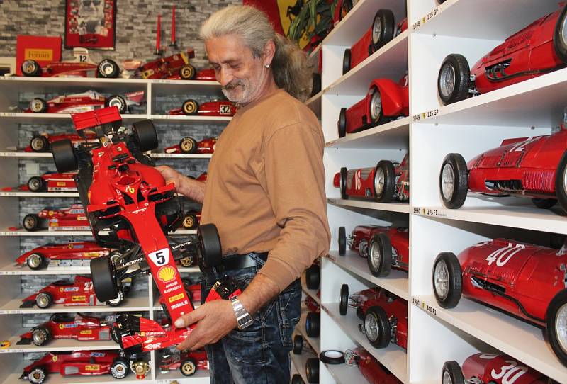 Sbírka papírových modelů monopostů F1 Ferrari Milana Pauluse