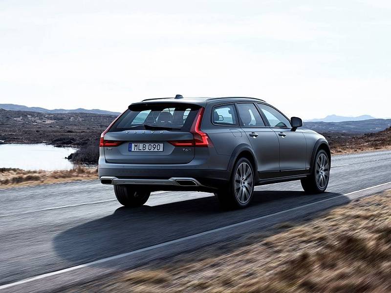 Volvo V90 Cross Country.