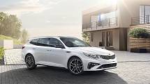 KIA Optima SW se nabízí od 749 980 Kč. Za zadními sedačkami je k dispozici 552 litrů