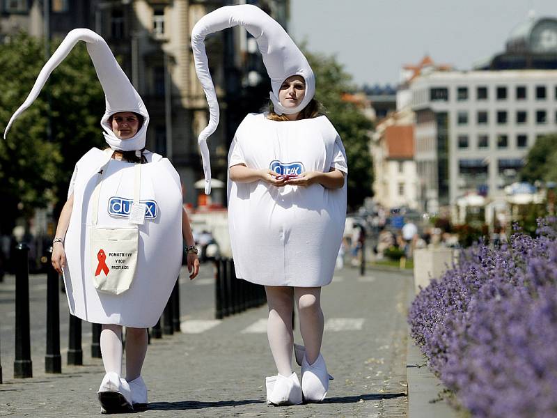 Celkem je nyní v Česku 1108 HIV pozitivních, AIDS onemocnělo 239 lidí.