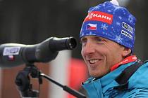 Šéftrenér českých biatlonistů Ondřej Rybář stále přemýšlí, v jakém složení bude mužská štafeta bojovat na olympiádě.