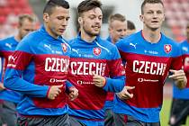 Čeští fotbalisté (zleva) Marek Suchý, Václav Kadlec a Tomáš Necid na tréninku reprezentace.