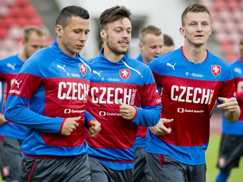 Čeští fotbalisté (zleva) Marek Suchý, Václav Kadlec a Tomáš Necid na tréninku reprezentace.