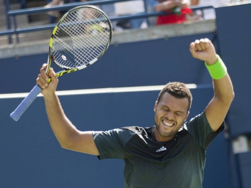 Jo-Wilfried Tsonga se raduje z triumfu na Masters v Torontu.