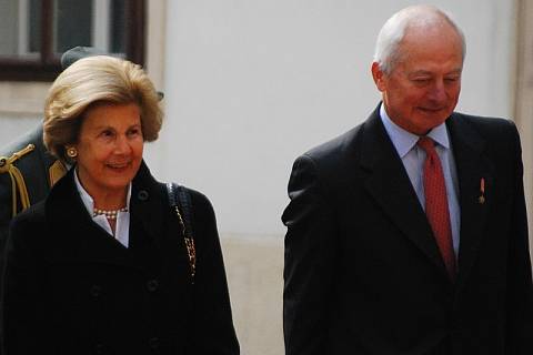 Lichtenštejnský kníže Hans Adam II. s manželkou Marií na archivním snímku. Marie, kněžna lichtenštejnská, zemřela v roce 2021.
