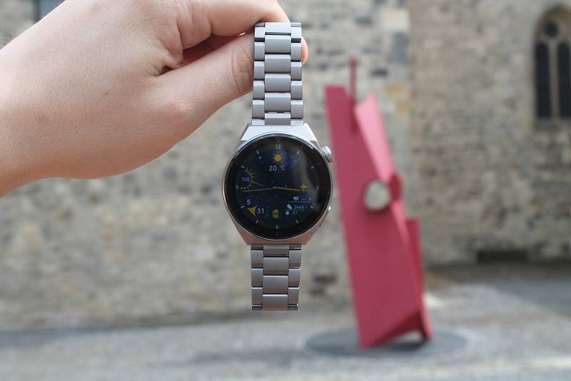Chytré hodinky Huawei Watch GT 3 Pro nejsou úplně pro každého. Jsou však ideální volbou pro ty, kdo tráví čas ve společnosti a na kulturních akcí a zároveň se na rekreační bázi udržuje ve sportovním režimu.