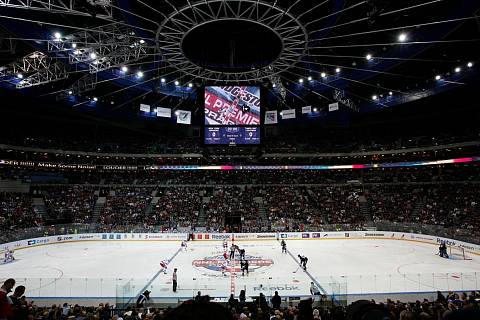 4. října roku 2008: Zaplněná pražská O2 arena a první utkání slavné NHL v Česku.