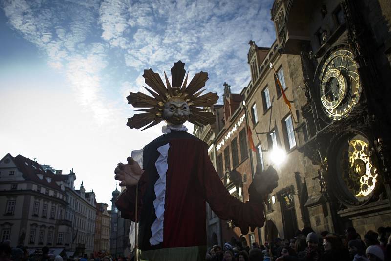 Průvod masek zahájil 7. února v Praze Pražský karneval.