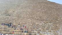 Cheopsova pyramida je největší z egyptských pyramid