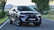 Lexus RX 450hL.