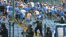 Situace na fotbale ve Zlíně: fanoušci Baníku Ostrava řádili během zápasu