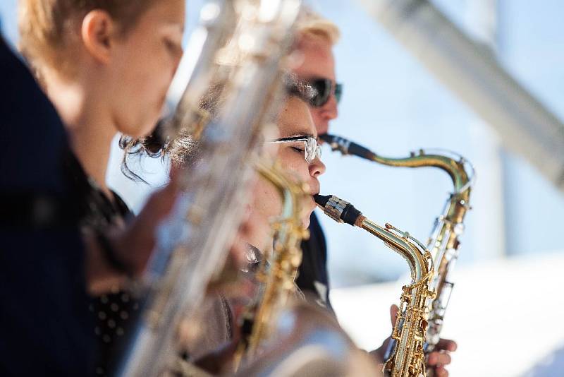 Žáci ZUŠ Střezina lákaly Jazzovým vystoupením na Saxofony na další ročník Jazz goes to town který se uskuteční v Hradci Králové za 14 dní. 