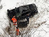 Pořádné štěstí dnes měla opilá řidička v Rakousku, která se ve štýrském Präbichlu se svým vozem zřítila z mostu. Šedesátimetrový pád podle agentury APA přežila jen s několika zlomeninami.