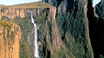 Peruánský vodopád Tres Hermanas (Tři sestry)