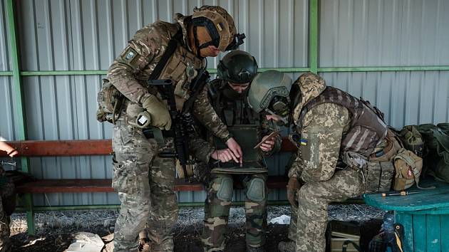 Ukrajinští vojáci nedaleko Bachmutu. Ilustrační snmek