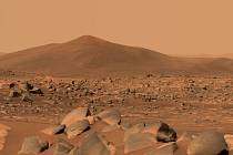 Na nehostinném Marsu mohly v minulosti přežívat mikroby. 