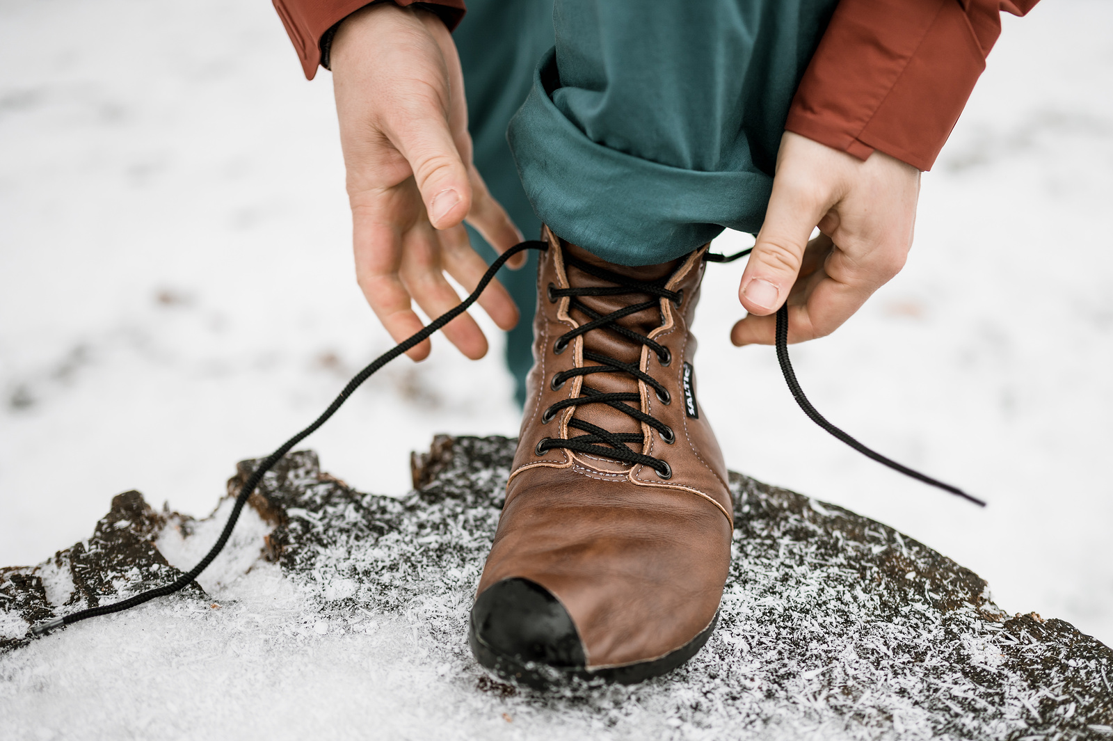 Nejlepší obutí na zimu? Bosé boty. Osvědčily se i cestovateli za polárním  kruhem - Znojemský deník