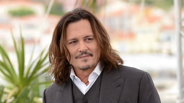 Johnny Depp na letošním filmovém festivalu v Cannes. Slavnostně zde uvedl film Jeanne du Barry. Zahrál si v něm francouzského krále Ludvíka XV.