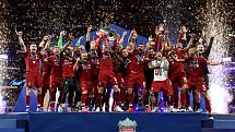 Fotbalisté Liverpoolu oslavují triumf v Lize mistrů.