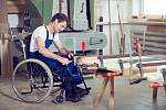 Vláda slíbila, že se na zaměstnávání zdravotně postižených lidí zaměří a chystá balíček opatření jak pro samotné hendikepované lidi, tak pro firmy, které jim dávají práci.