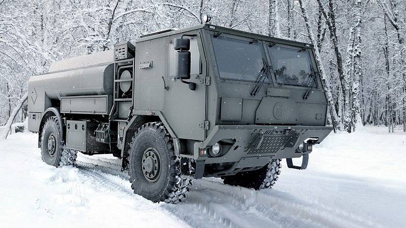 Tatra Force 4x4 – mobilní plnič paliva, objem 5 300 litrů.