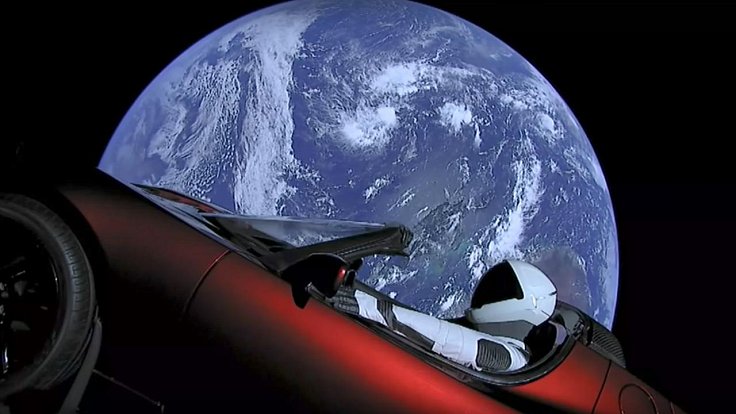 Tesla Roadster plující vesmírem.