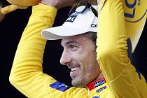 Fabian Cancellara ve žlutém trikotu lídra Tour de France.